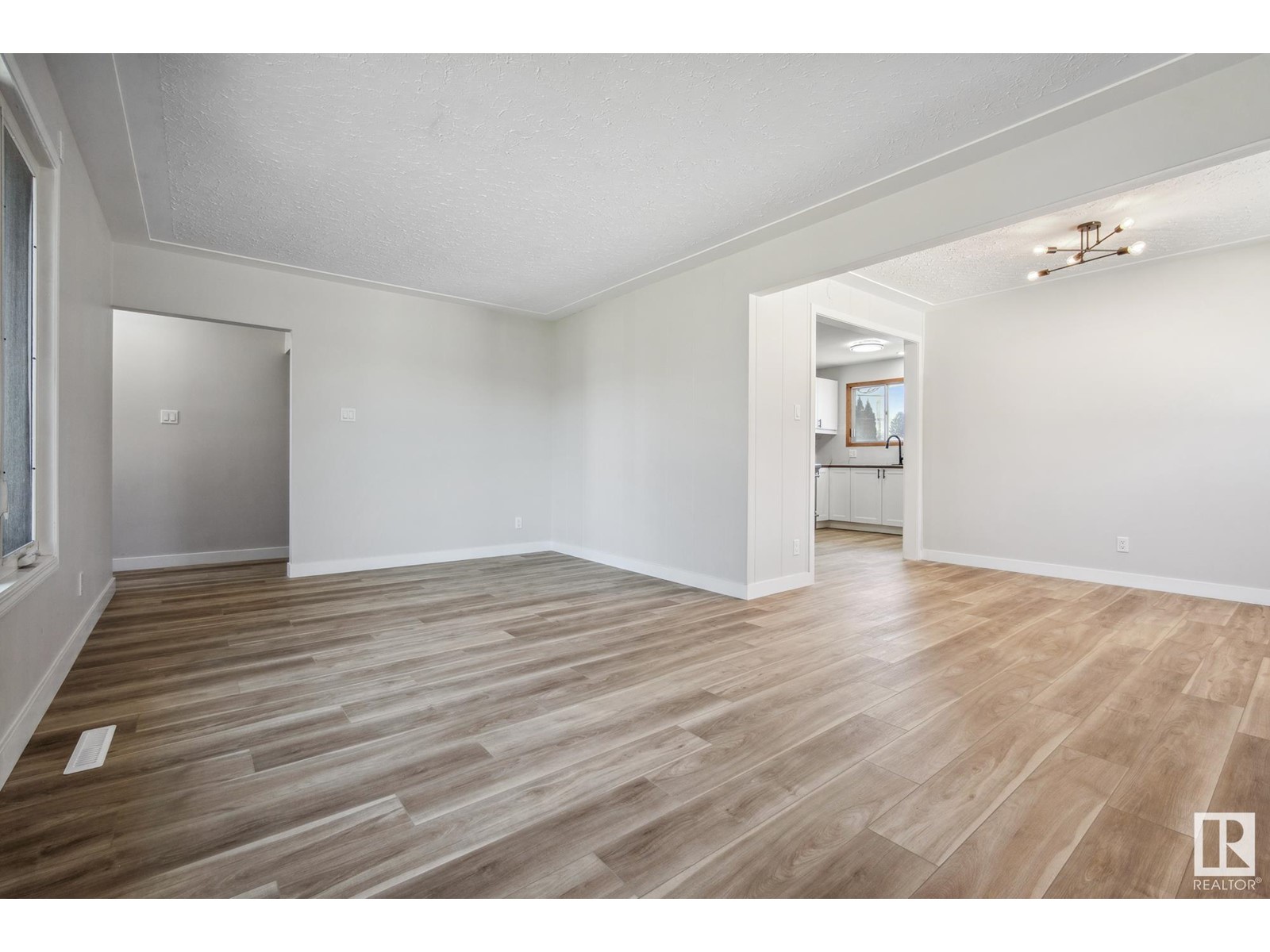 Property at 6007 95 AV NW image 5