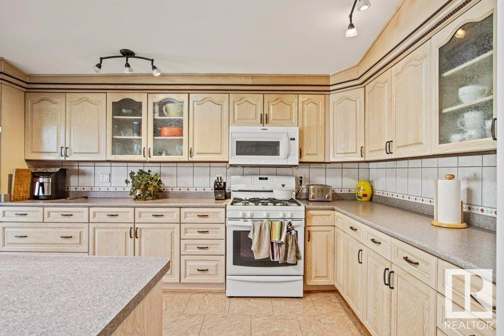 Property at 4347 68 ST NW image 3