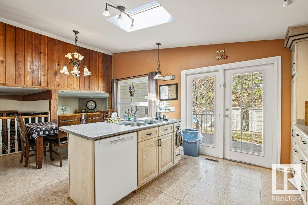 Property at 4347 68 ST NW image 4