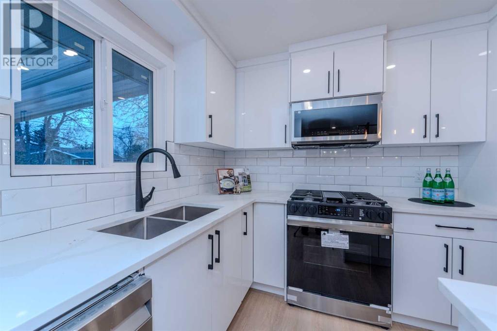 Property at 10616 Mapleglen Crescent SE image 5