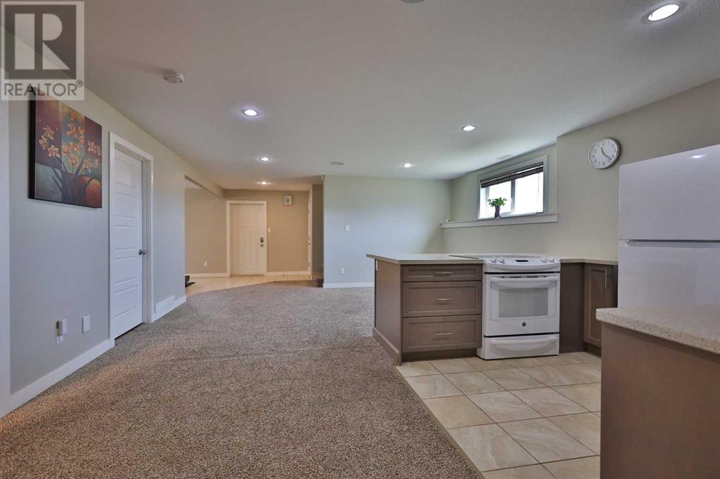 541 Aquitania Boulevard W, Lethbridge, Alberta  T1J 5G7 - Photo 40 - A2213022
