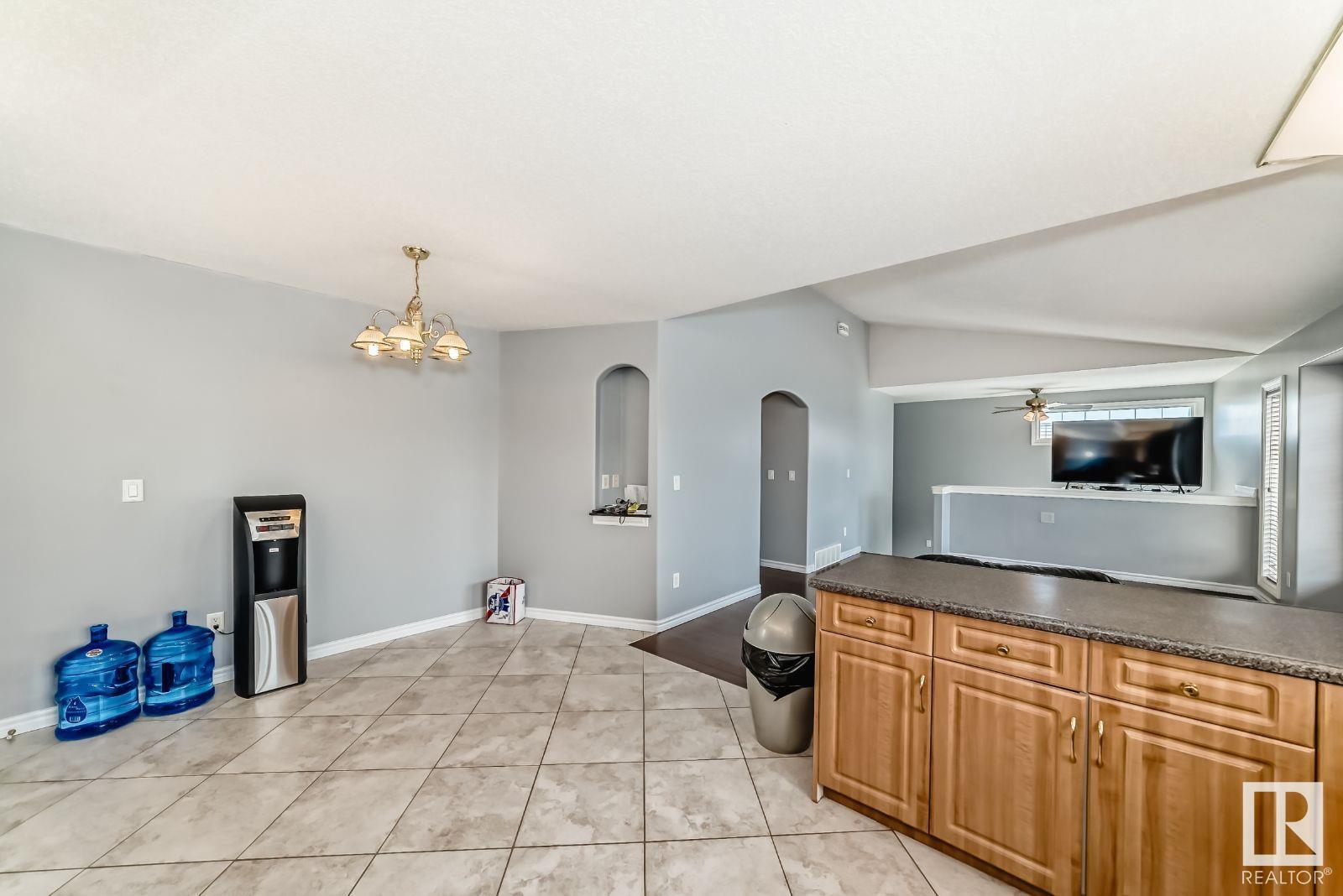 Property at 16204 51 ST NW image 1