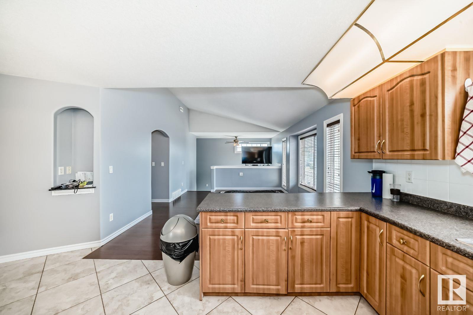 Property at 16204 51 ST NW image 2