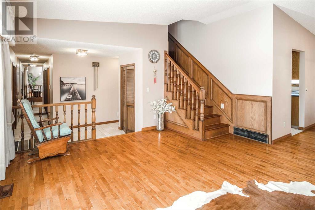 28 Edgehill Mews Nw, Calgary, Alberta  T3A 2W9 - Photo 7 - A2200235