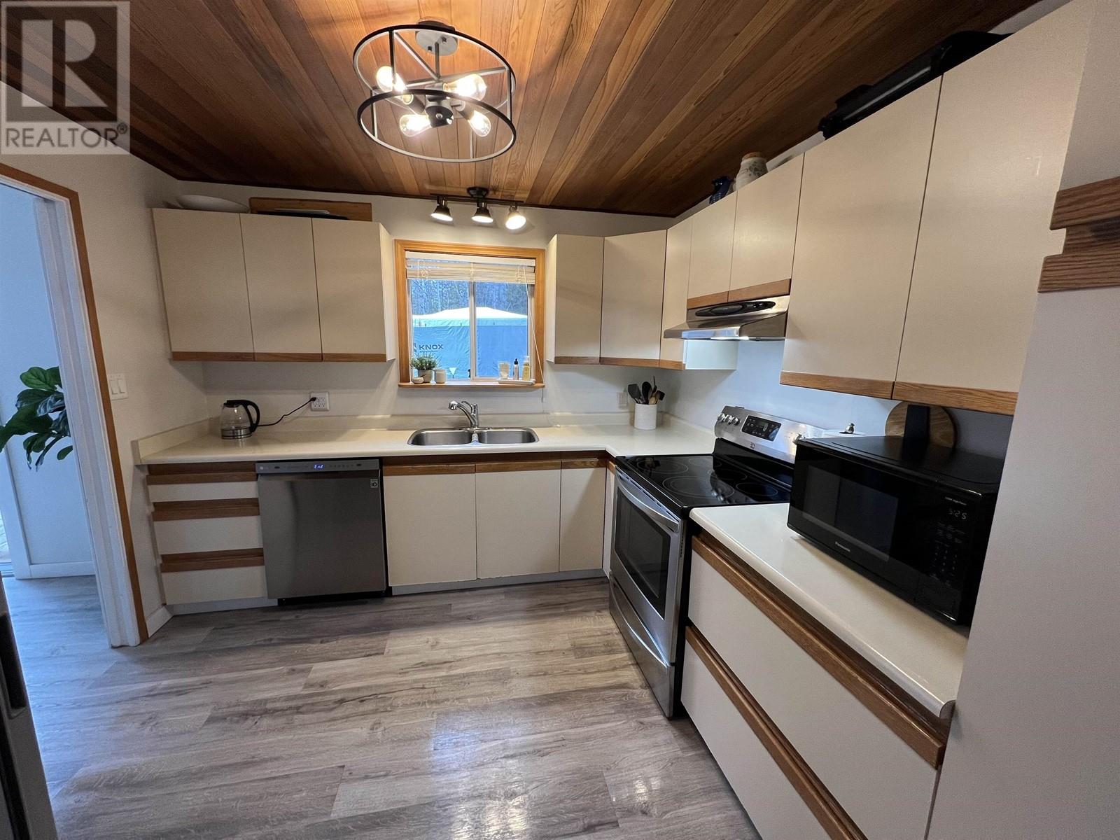 6283 N Green Lake Road, 70 Mile House, British Columbia  V0K 2K1 - Photo 12 - R2990205