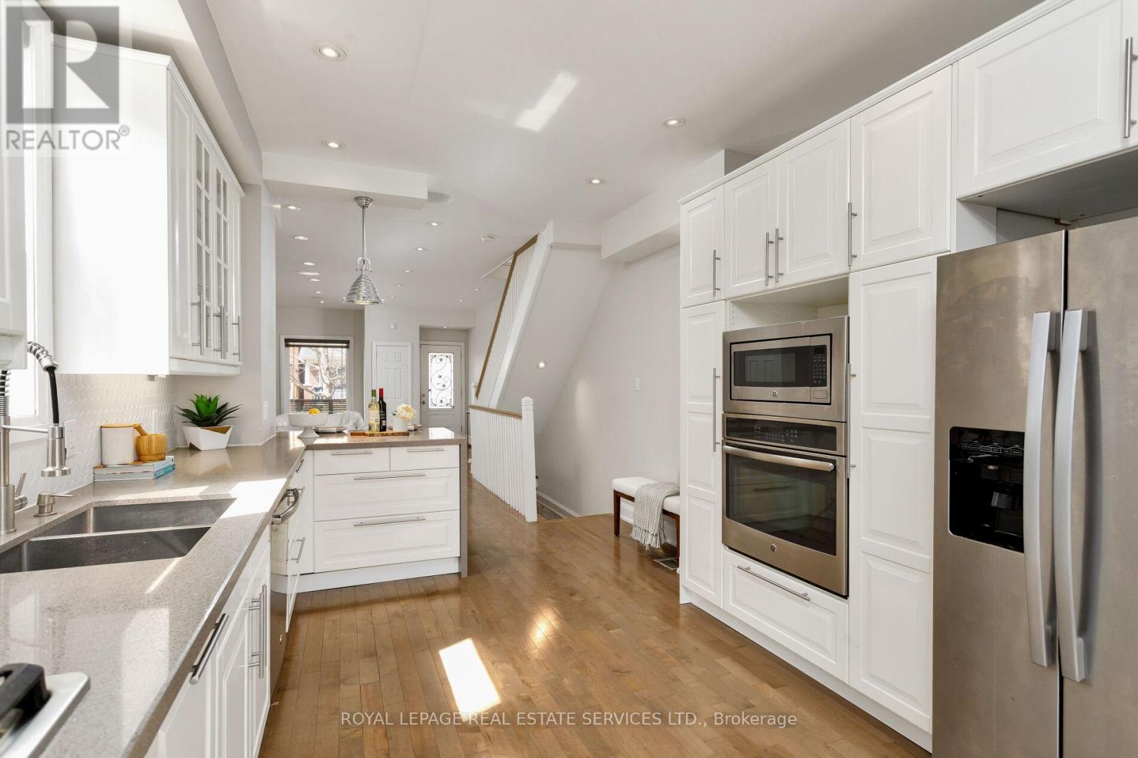 45 Empire Avenue, Toronto, Ontario  M4M 2L3 - Photo 14 - E12119539