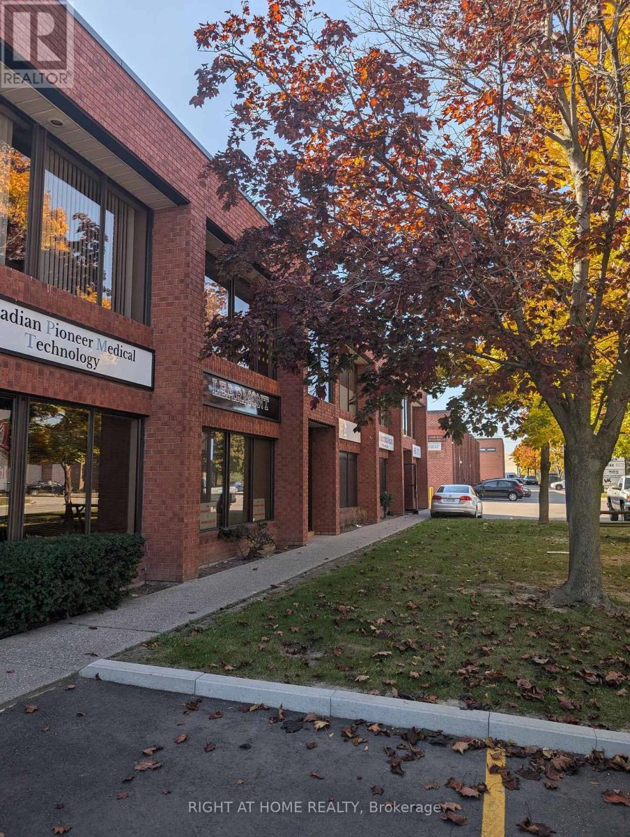 3 - 210 Drumlin Circle, Vaughan (Concord), Ontario  L4K 3E3 - Photo 7 - N12119507