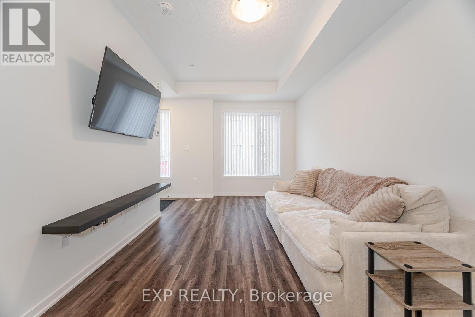Th 261 - 150 Honeycrisp Crescent, Vaughan (Vaughan Corporate Centre), Ontario  L4K 0N7 - Photo 4 - N12119531