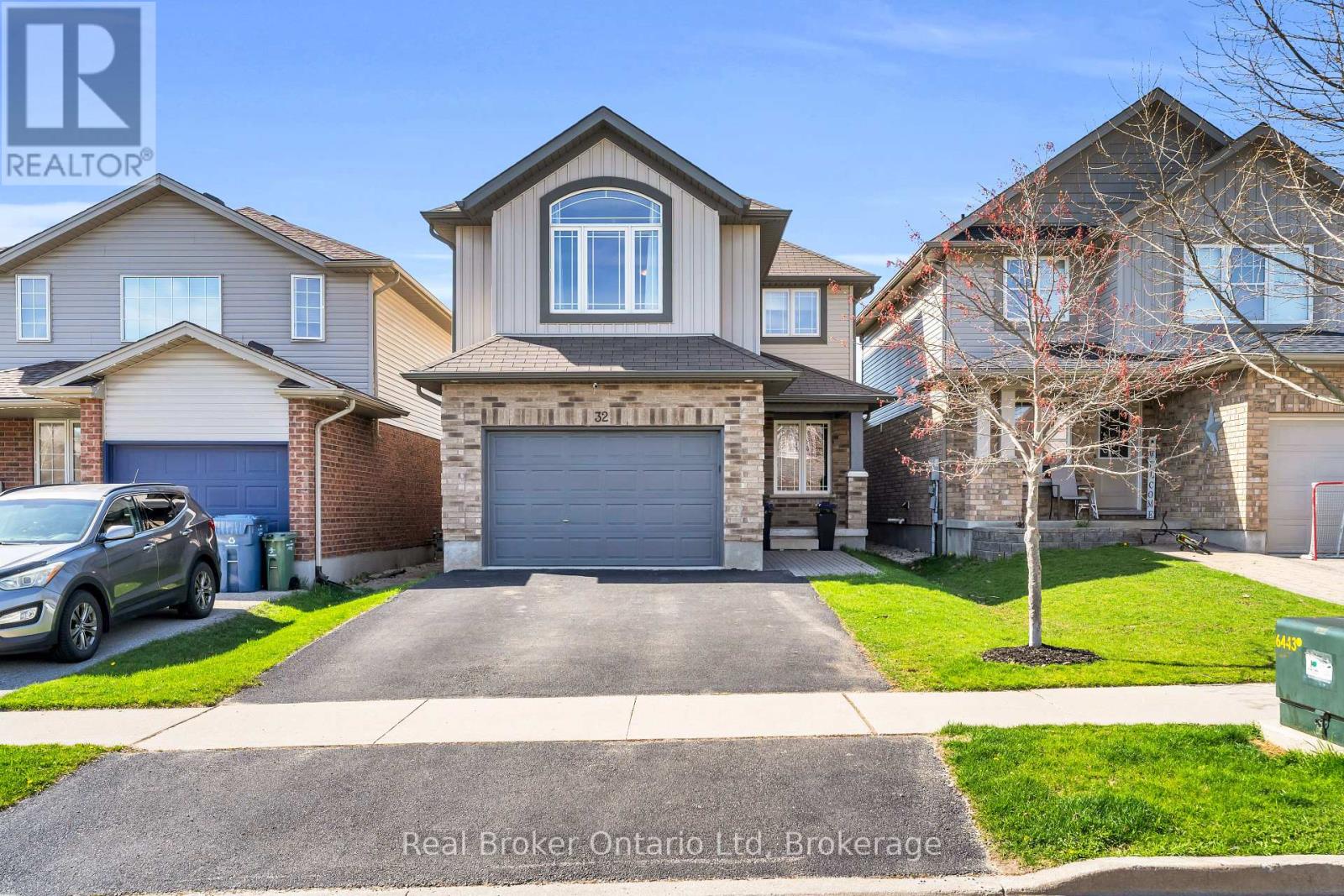32 MAUDE LANE, Guelph, Ontario