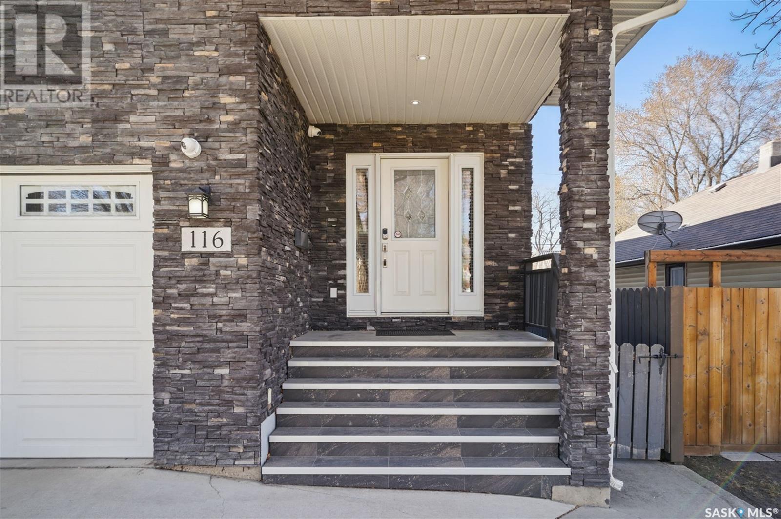 116 Hilliard Street E, Saskatoon, Saskatchewan  S7J 0E2 - Photo 3 - SK004212