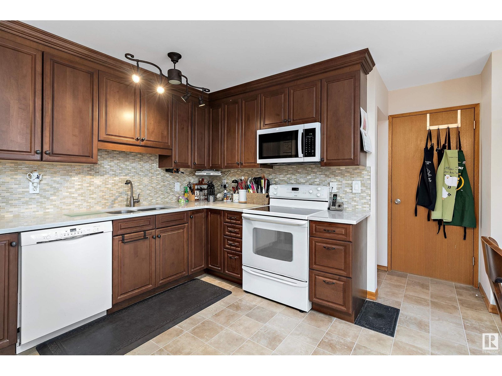 8607 10 Av Nw, Edmonton, Alberta  T6K 1W9 - Photo 12 - E4434004