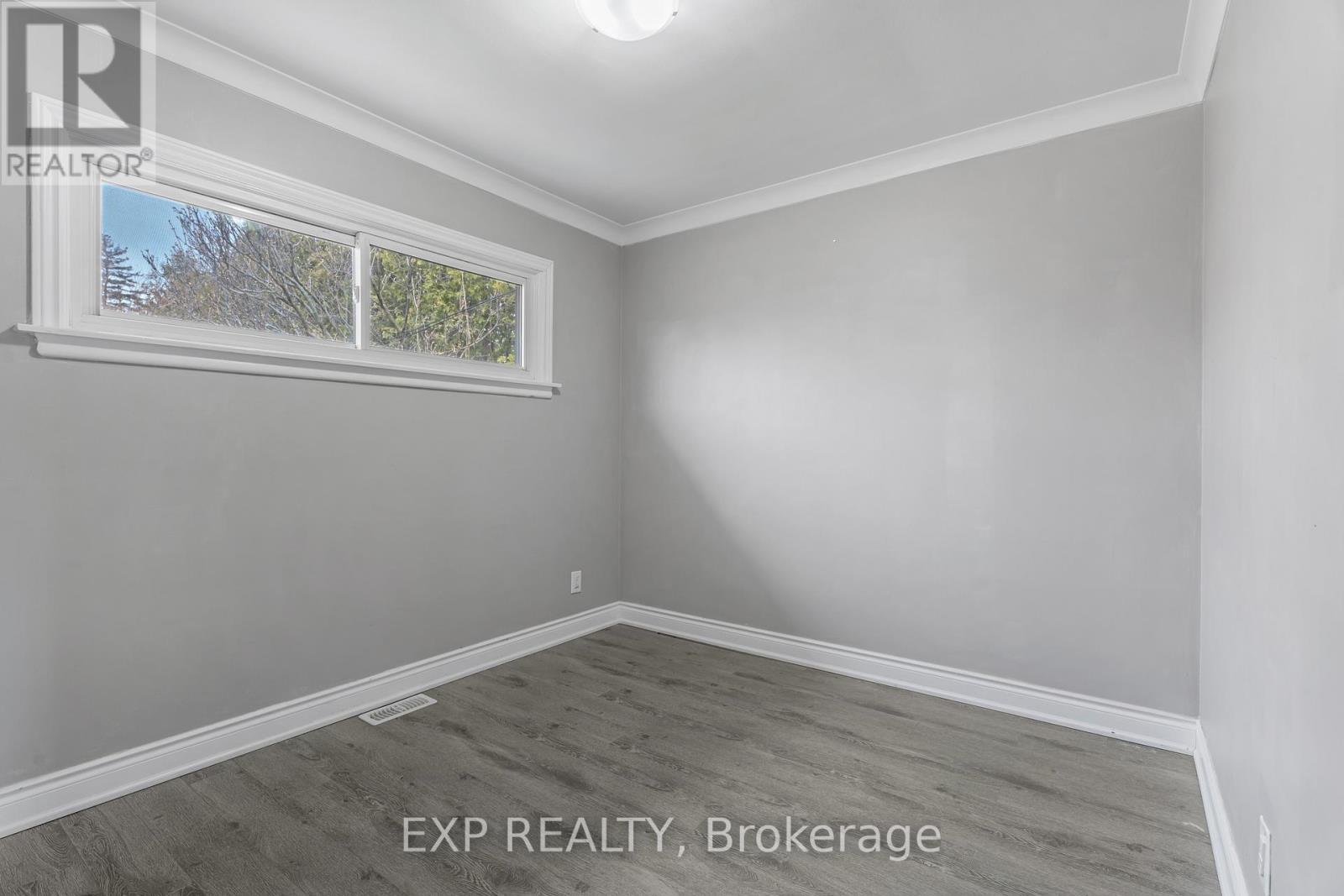 494 East 37th Street, Hamilton, Ontario  L8V 4B9 - Photo 14 - X12085636