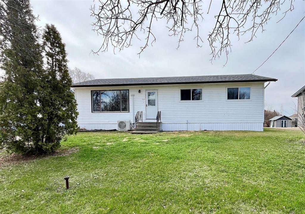 114 North Railway Street, Boissevain, Manitoba