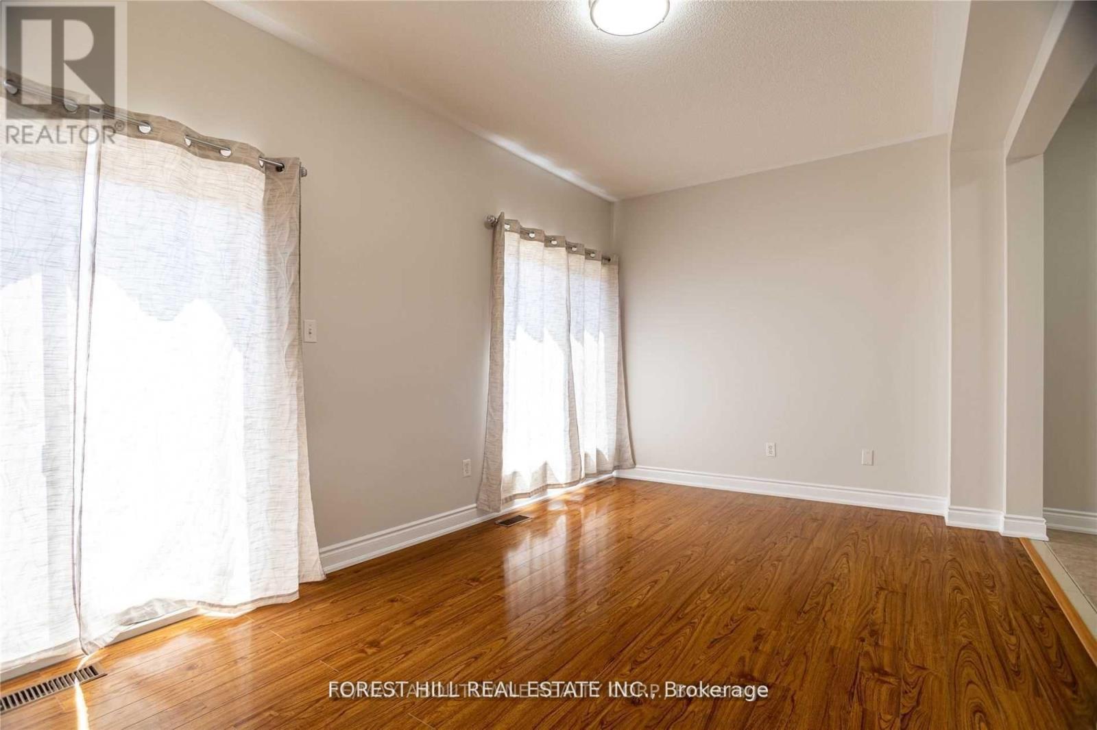 576 Courtney Valley Road, Mississauga, Ontario  L5V 0C2 - Photo 17 - W12119466