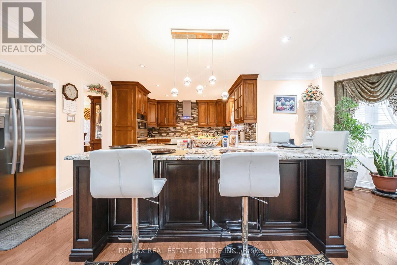 11 Moorehead Crescent, Brampton (Heart Lake East), Ontario  L6Z 4K6 - Photo 16 - W12119501