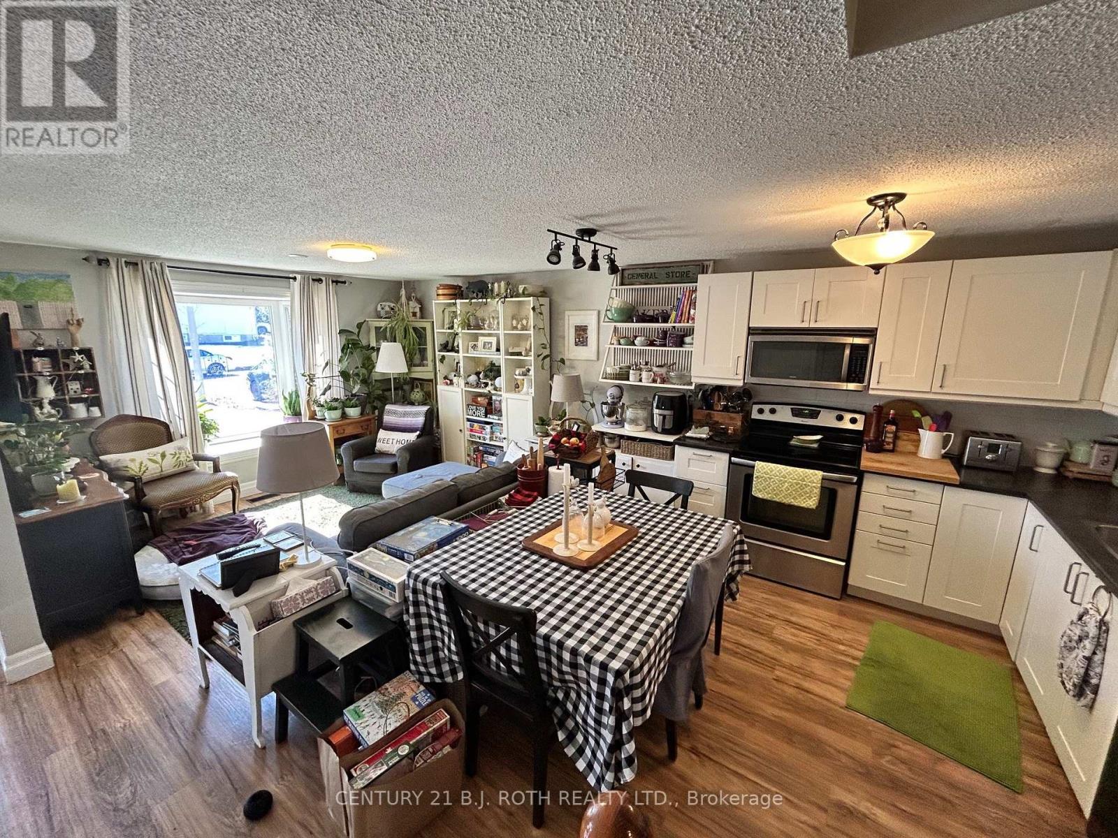 46 Ridgeway Avenue, Barrie, Ontario  L4N 5L2 - Photo 12 - S12026768