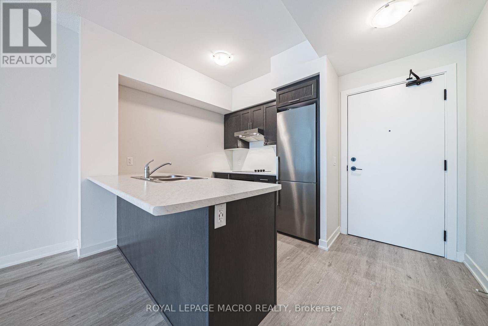 #210 - 600 North Service Road, Hamilton, Ontario  L8E 5A7 - Photo 6 - X12119213
