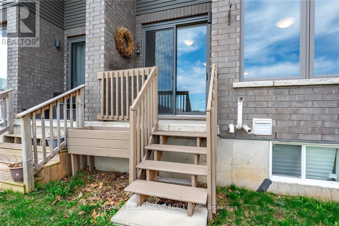 6 Bedrock Drive, Hamilton (Stoney Creek), Ontario  L8J 0K6 - Photo 34 - X12119606