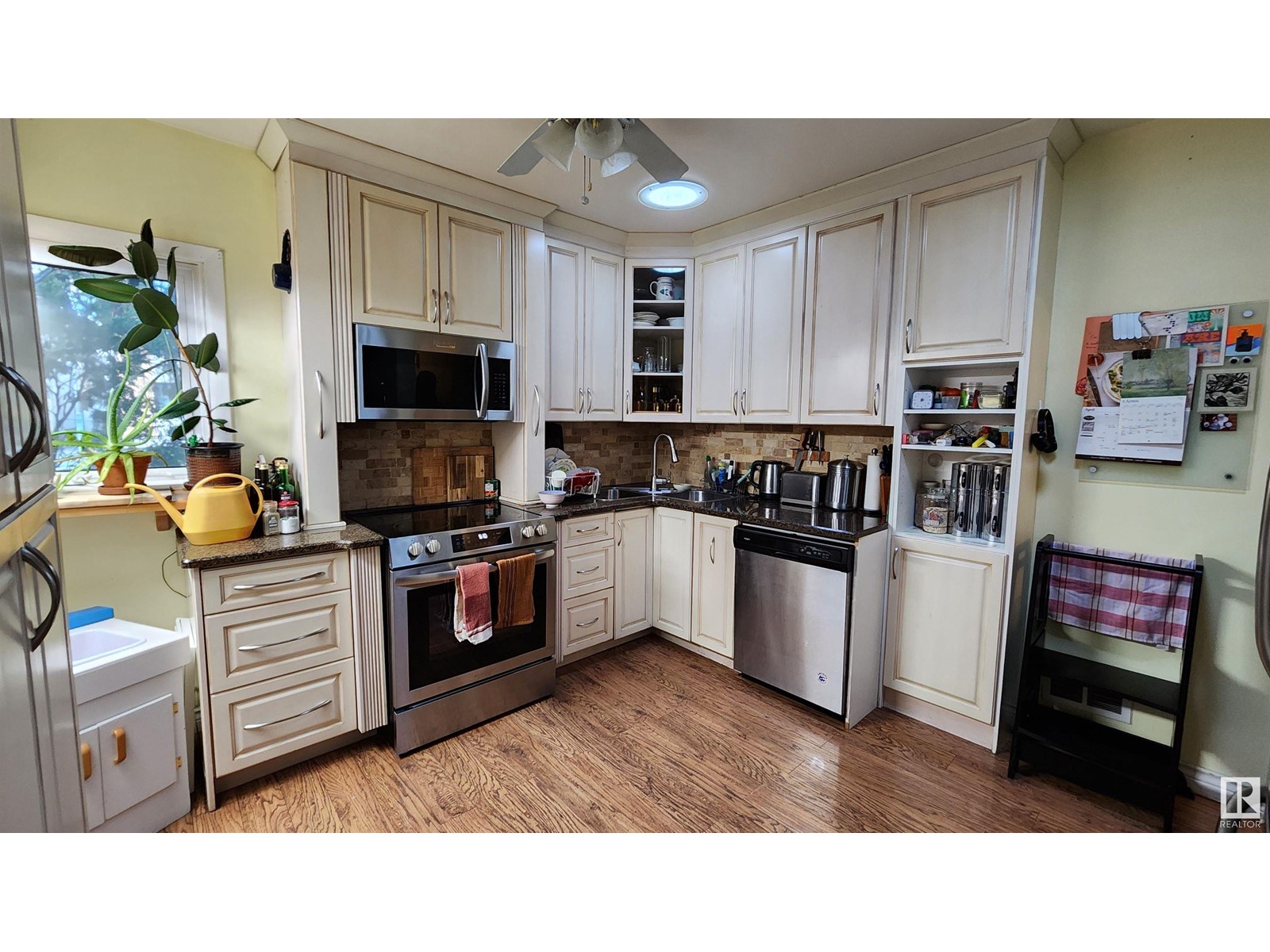 9755 83 Av Nw, Edmonton, Alberta  T6E 2B6 - Photo 3 - E4433583