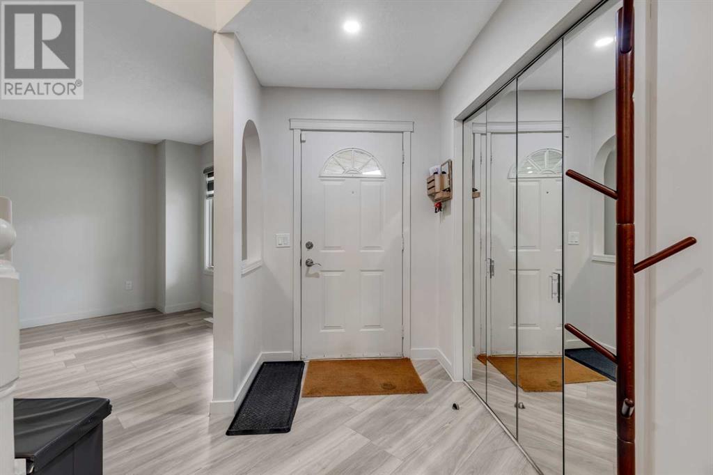 28 Macewan Ridge View Nw, Calgary, Alberta  T3K 3W2 - Photo 4 - A2203606