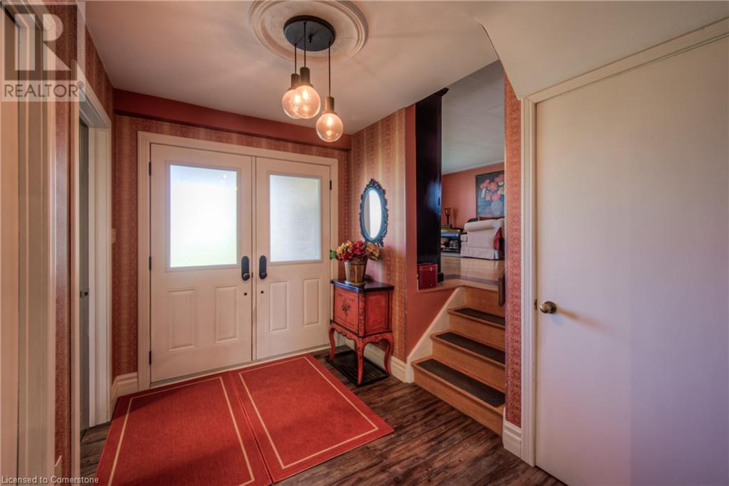 7 Squire Court, Waterloo, Ontario  N2J 4G8 - Photo 4 - 40717776