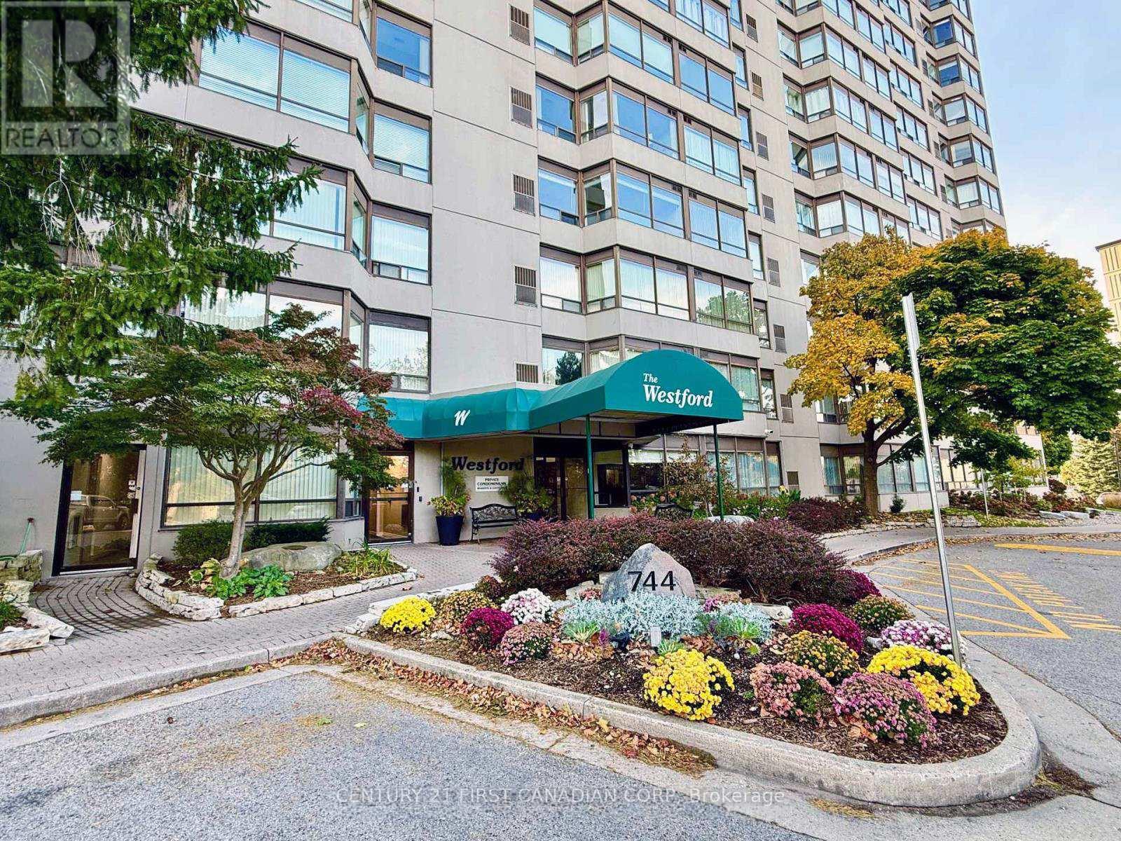 1002 - 744 Wonderland Road S
