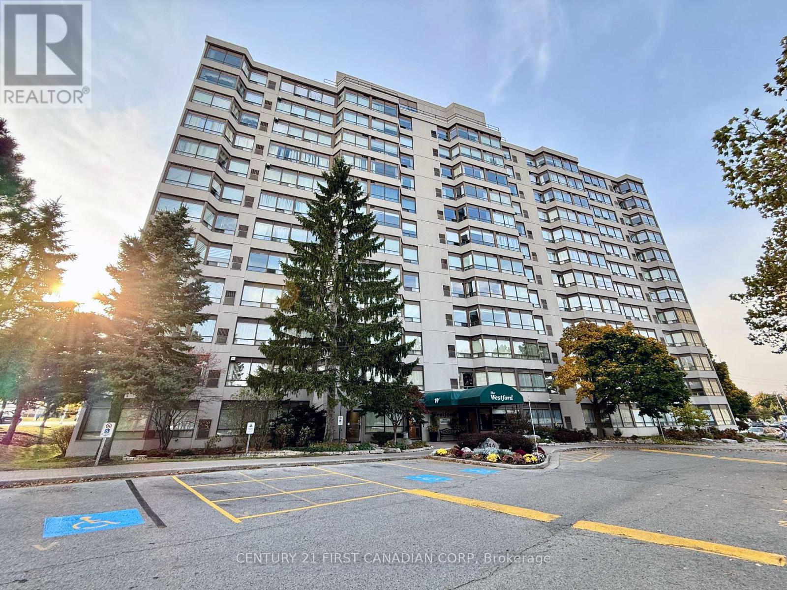 1002 - 744 Wonderland Road S, London South (South N), Ontario  N6K 4K3 - Photo 2 - X12029570
