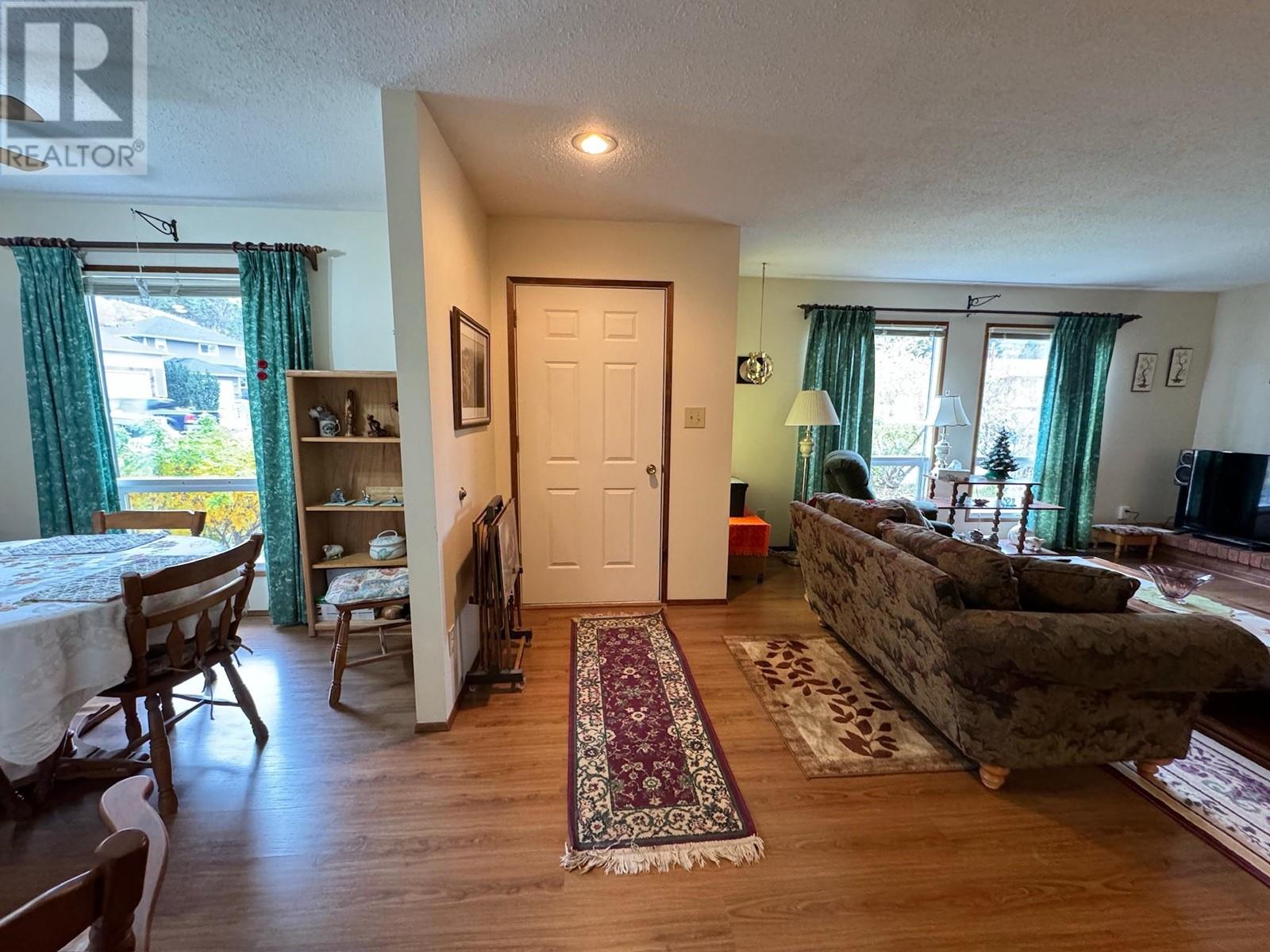Property at 10417 Victoria Road S image 2