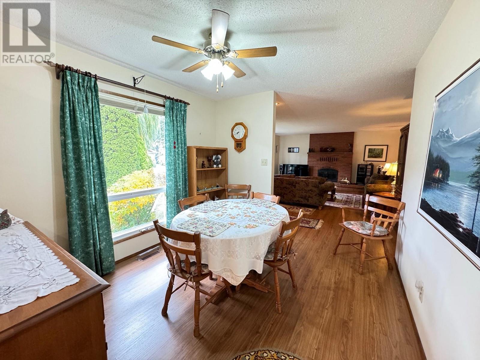 Property at 10417 Victoria Road S image 4