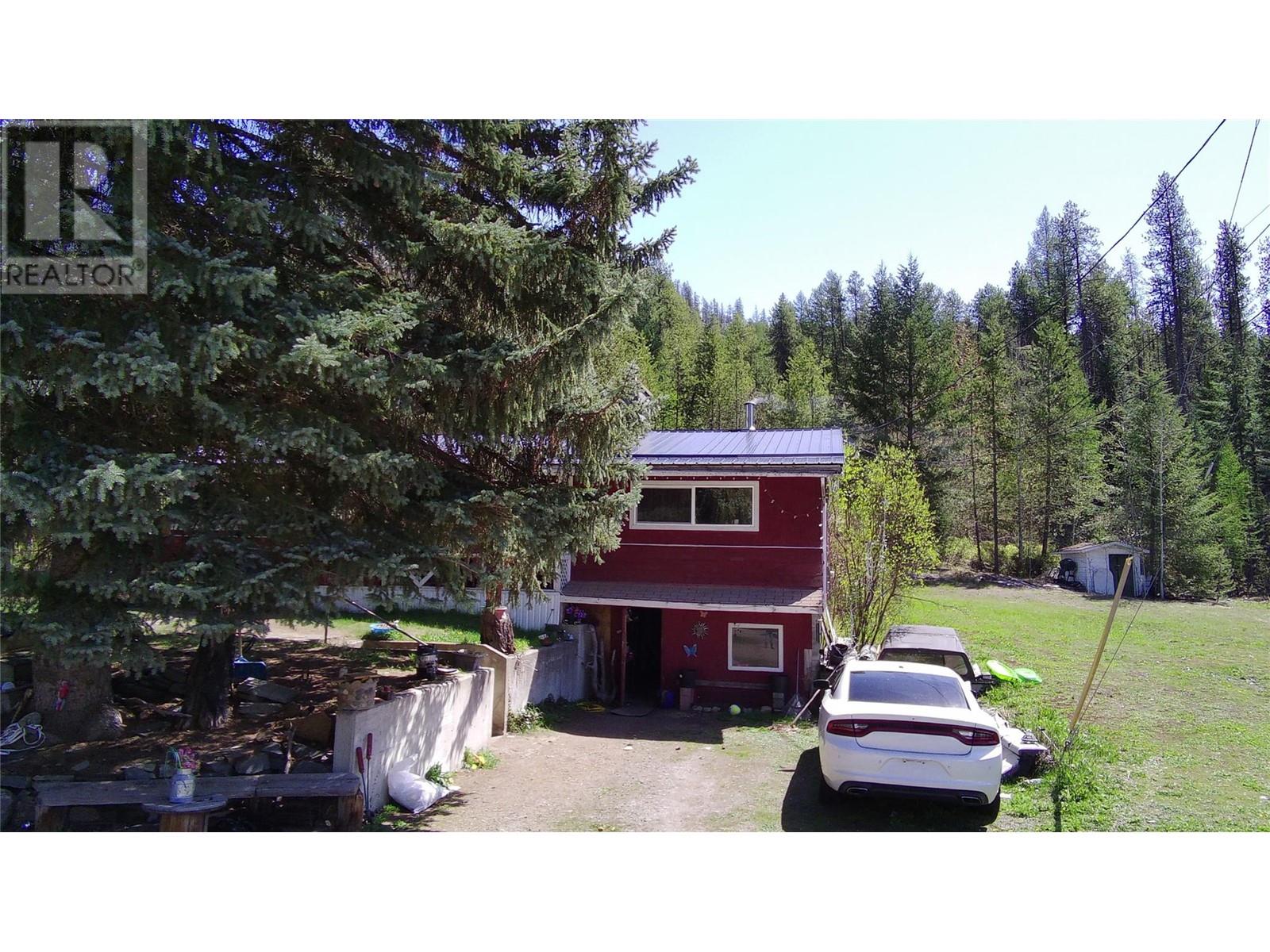 8307 Highway 95 Highway, Yahk, British Columbia  V0B 1G1 - Photo 39 - 10345946