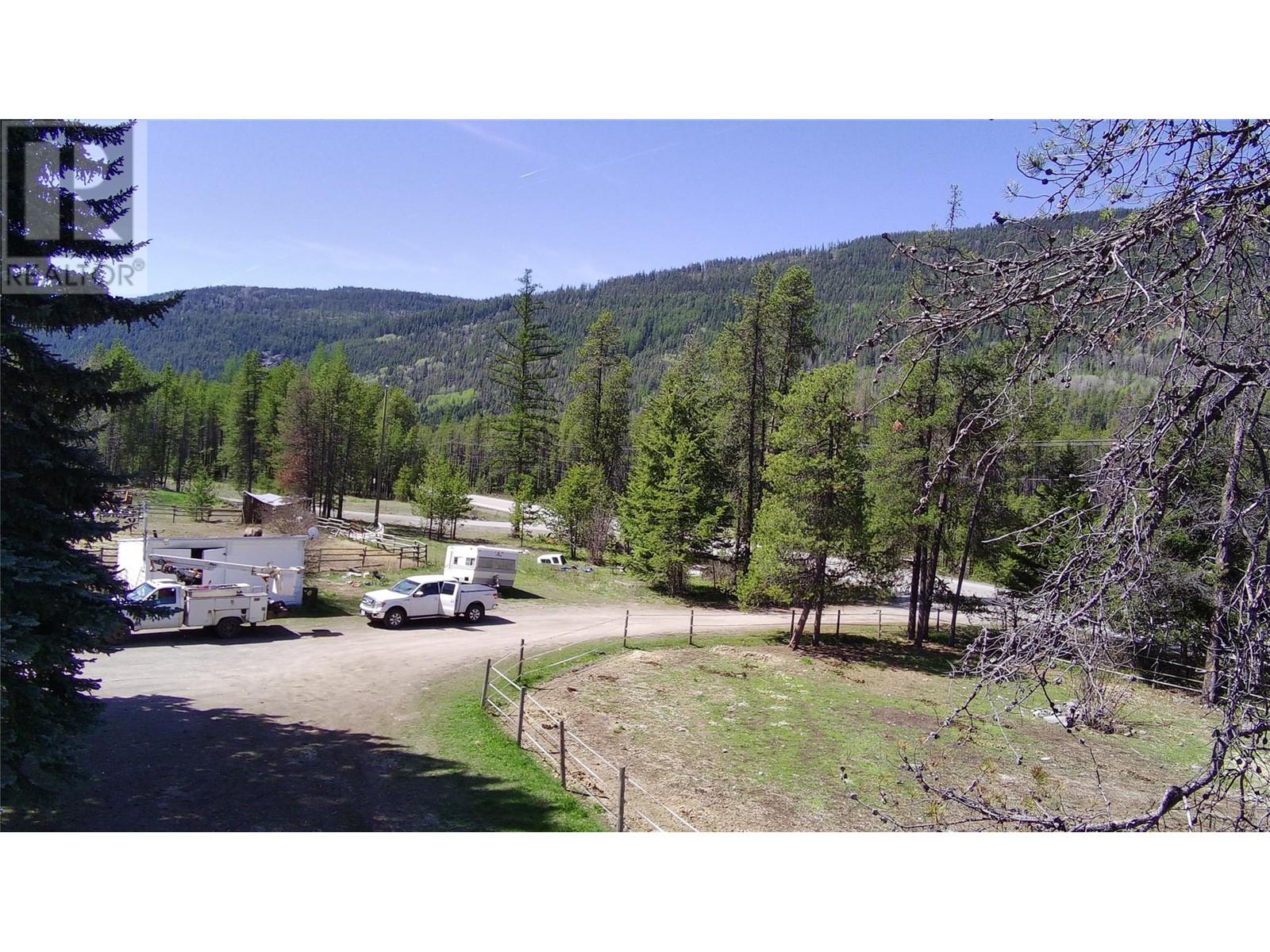 8307 Highway 95 Highway, Yahk, British Columbia  V0B 1G1 - Photo 40 - 10345946