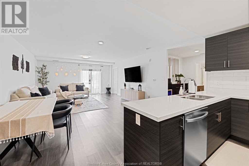 Property at 1611 BANWELL Unit# 123 image 2