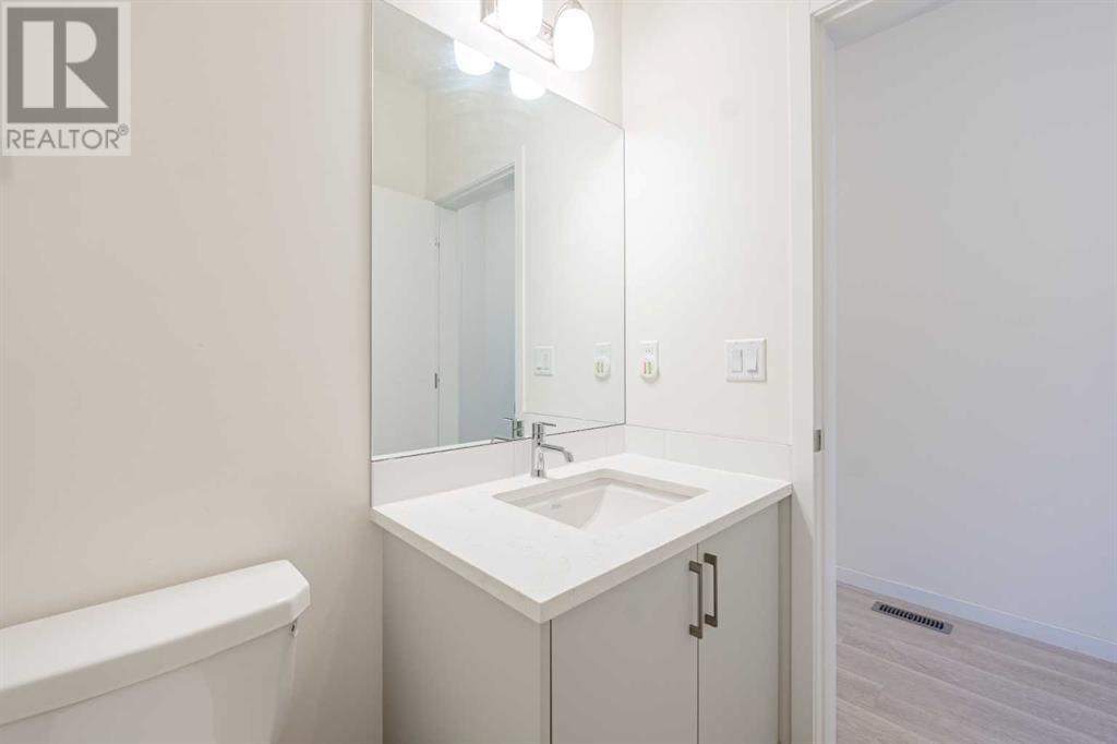 660 South Point Heath Sw, Airdrie, Alberta  T4B 5H7 - Photo 7 - A2185816