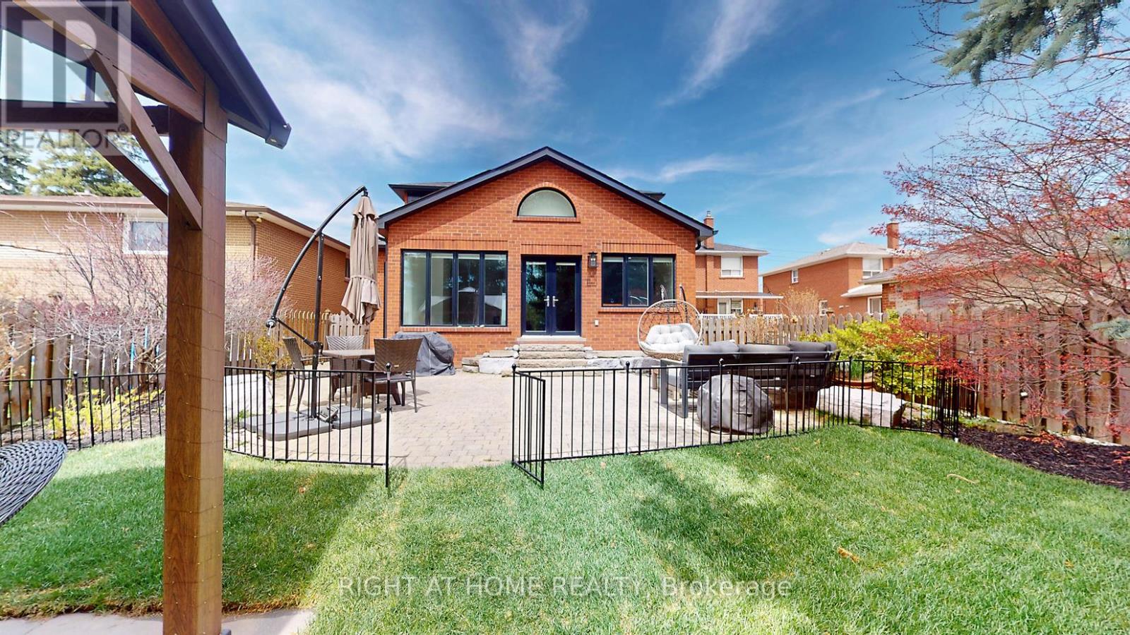 129 Maple Leaf Drive, Toronto (Rustic), Ontario  M6L 1N7 - Photo 47 - W11988584