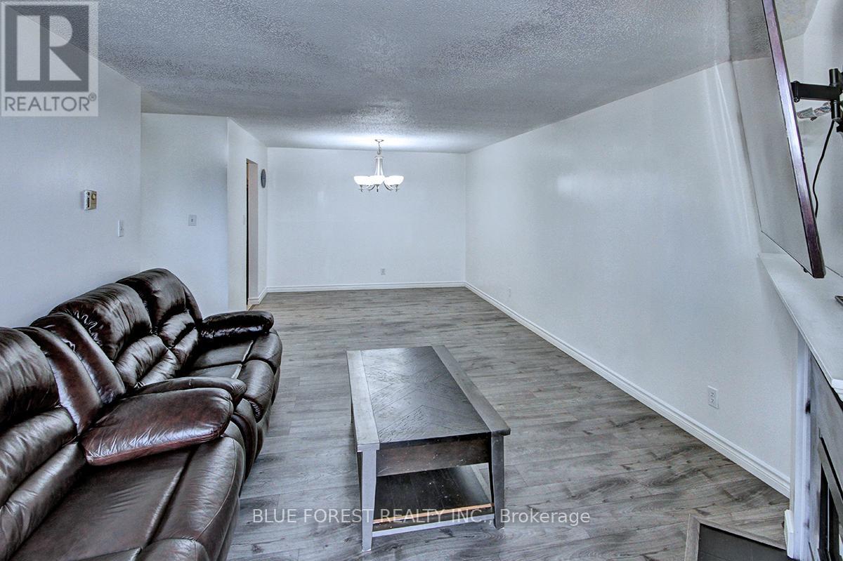 Photo 12 of 18 for 209 - 739 Deveron Crescent