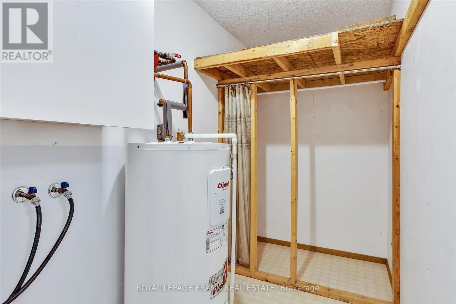 8 - 645 Whitaker Street, Peterborough East, Ontario K9H 7L5 - Photo 32 - X12116714