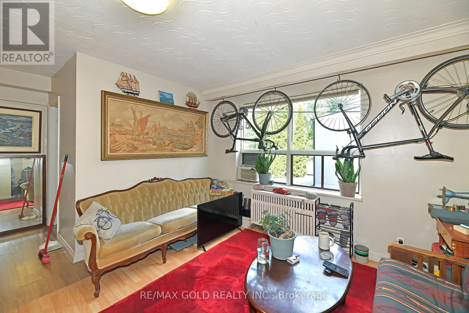 156 Barrington Avenue, Toronto, Ontario  M4C 4Z2 - Photo 9 - E10413083