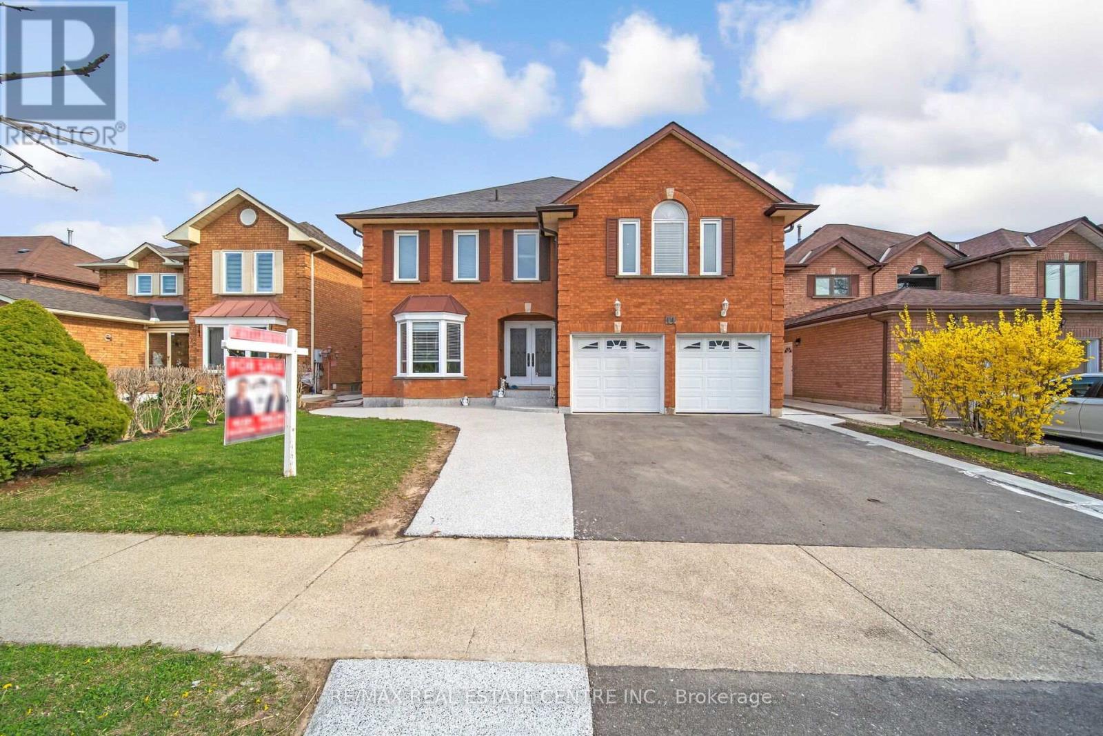 11 MOOREHEAD CRESCENT, Brampton, Ontario