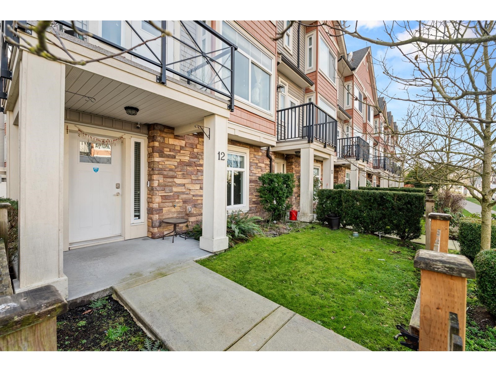 12 12092 70 Avenue, Surrey, British Columbia  V3W 1A6 - Photo 2 - R2997161