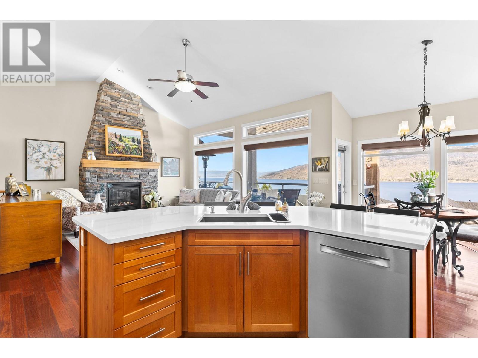 6490 Sherburn Road, Peachland, British Columbia  V0H 1X7 - Photo 8 - 10345674