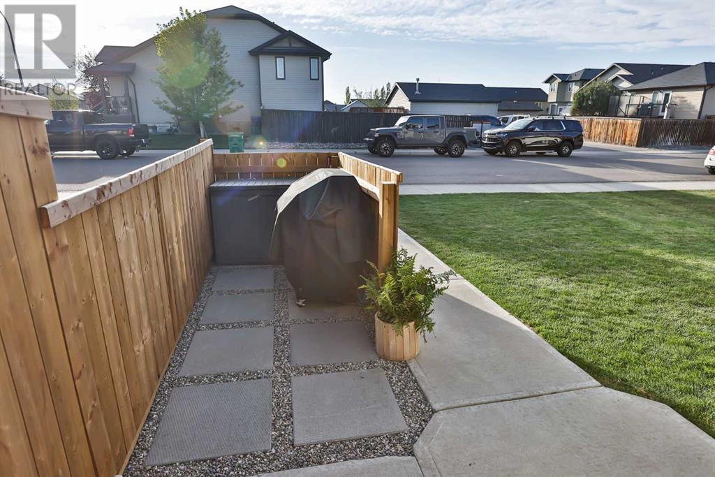 Property at 606 Margaret Sutherland Crescent N image 4