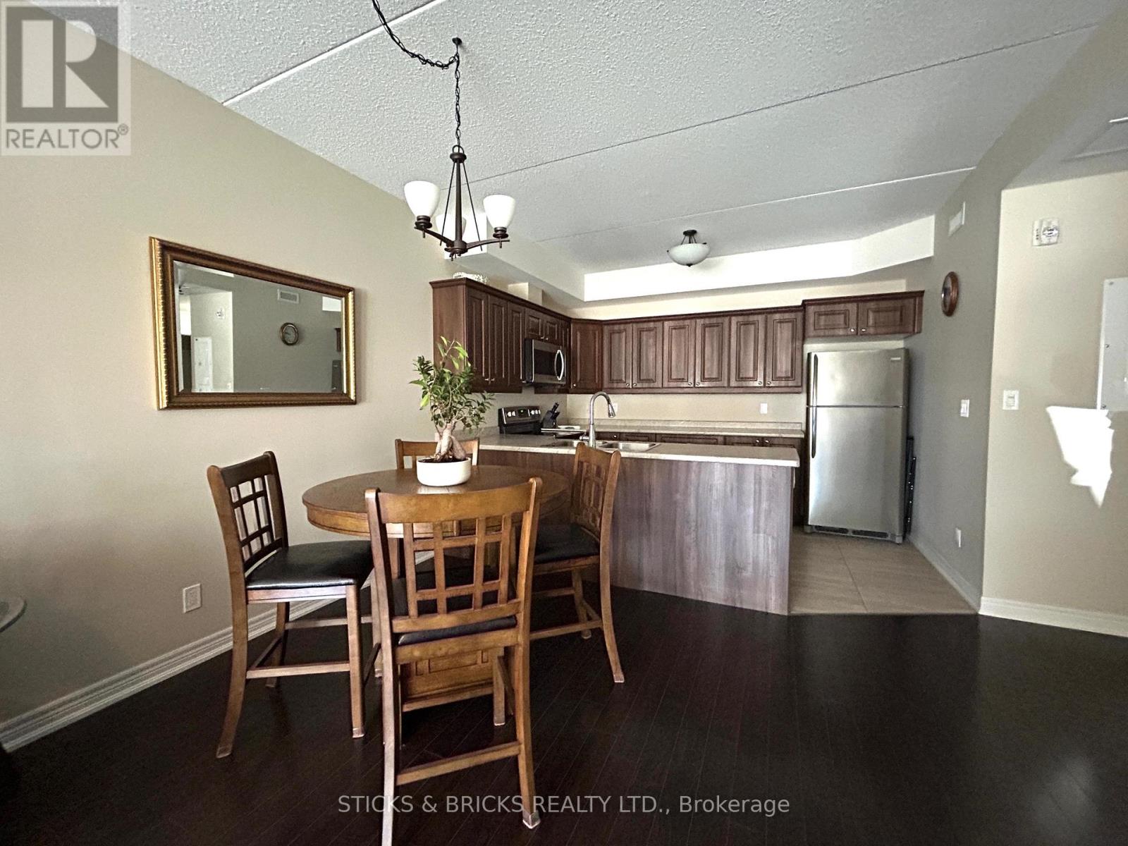 111 - 4644 Pettit Avenue, Niagara Falls, Ontario  L2E 0B4 - Photo 11 - X12119873