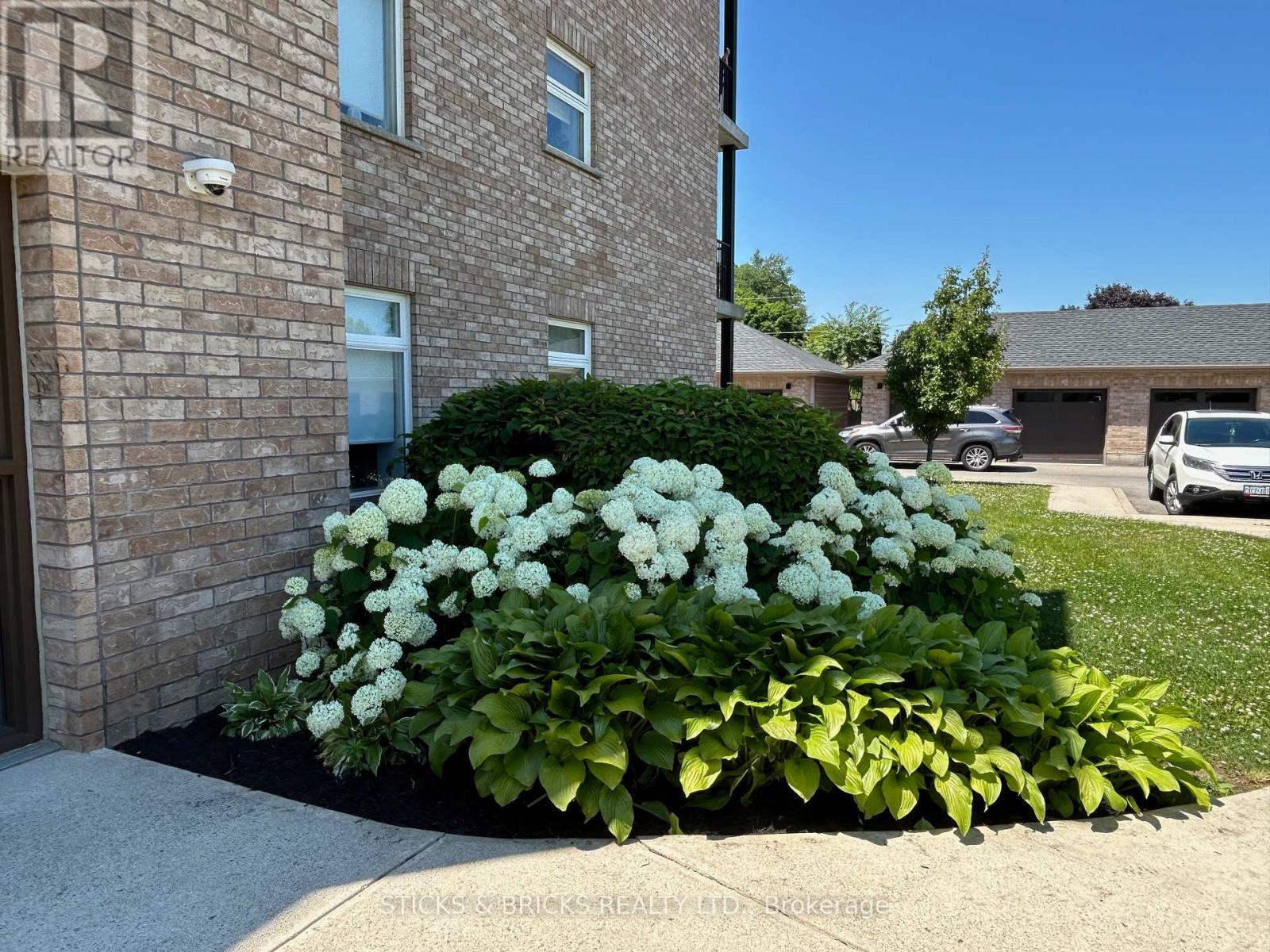 111 - 4644 Pettit Avenue, Niagara Falls (Morrison), Ontario  L2E 0B4 - Photo 30 - X12119873