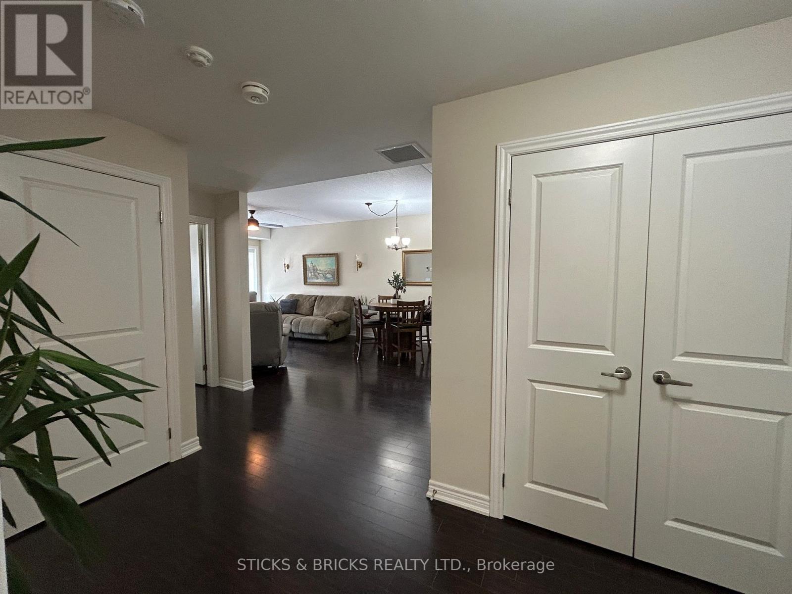 Property at 111 - 4644 PETTIT AVENUE image 5