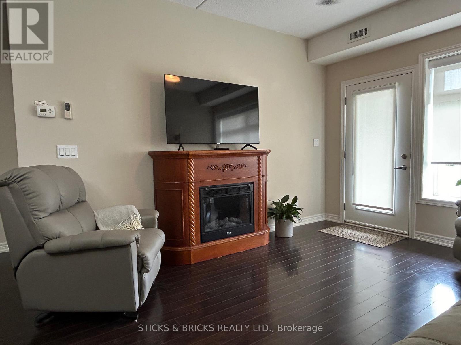 111 - 4644 Pettit Avenue, Niagara Falls, Ontario  L2E 0B4 - Photo 7 - X12119873