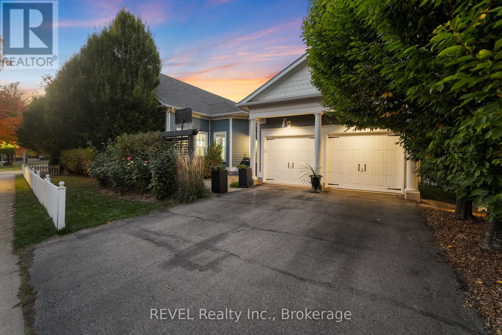 58 Garrison Village Drive, Niagara-On-The-Lake, Ontario  L0S 1J0 - Photo 4 - X12119876