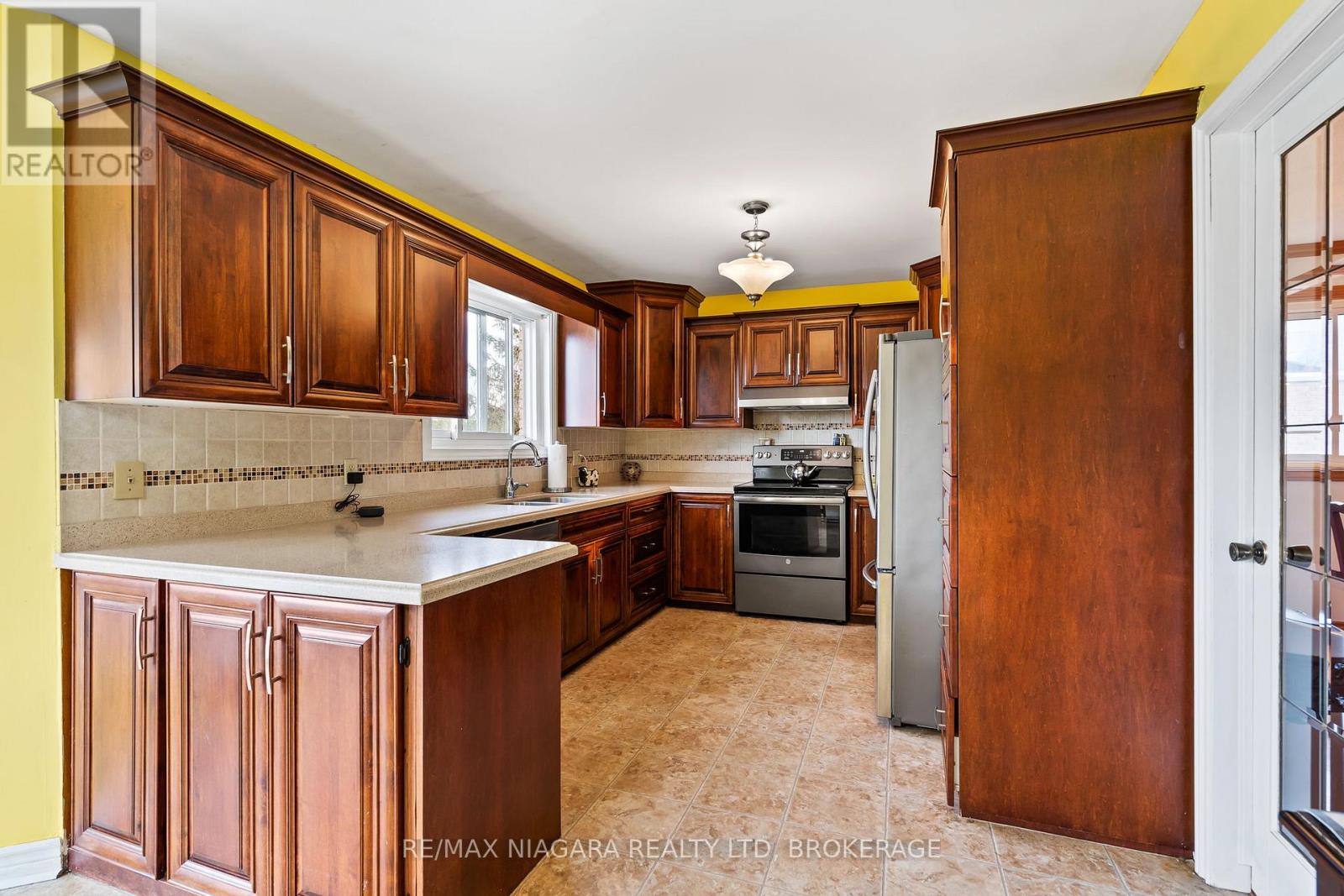 231 West Side Road, Port Colborne (Main Street), Ontario  L3K 5L1 - Photo 11 - X12119882