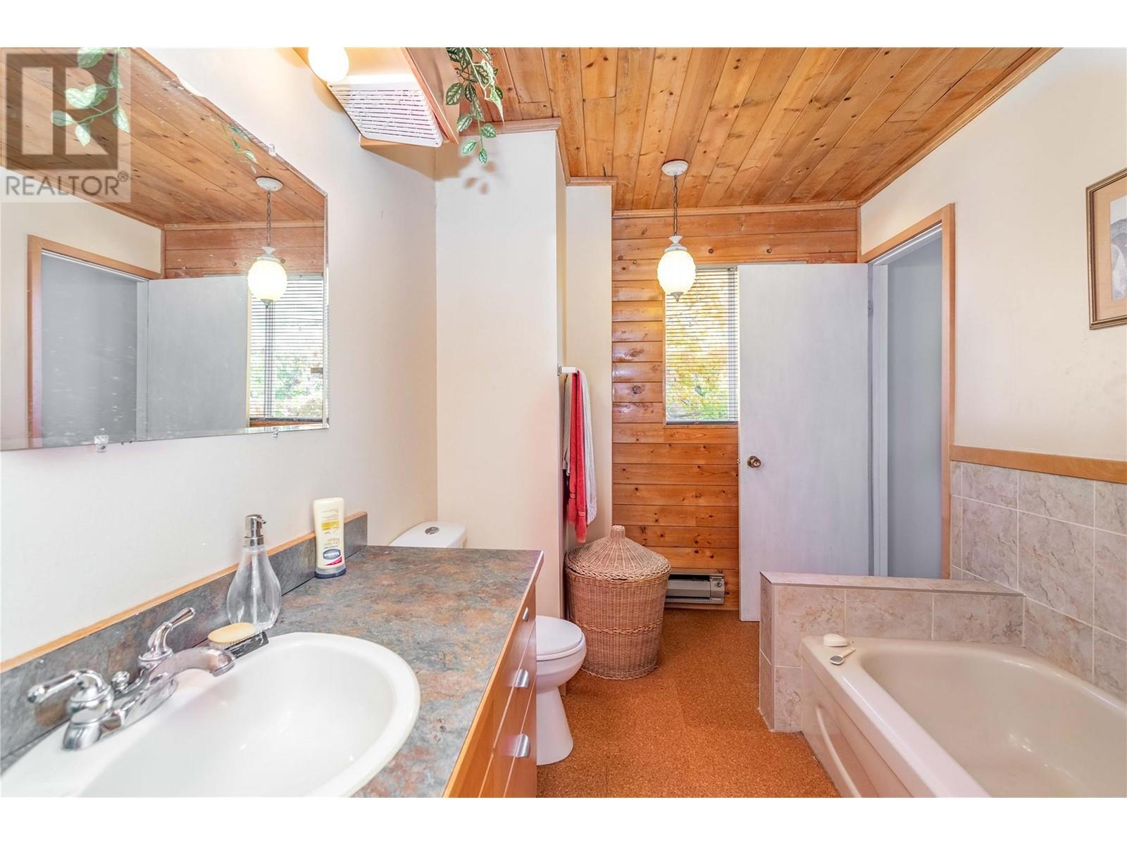 15370 Old Mission Road, Lake Country, British Columbia  V4V 2G5 - Photo 13 - 10326782
