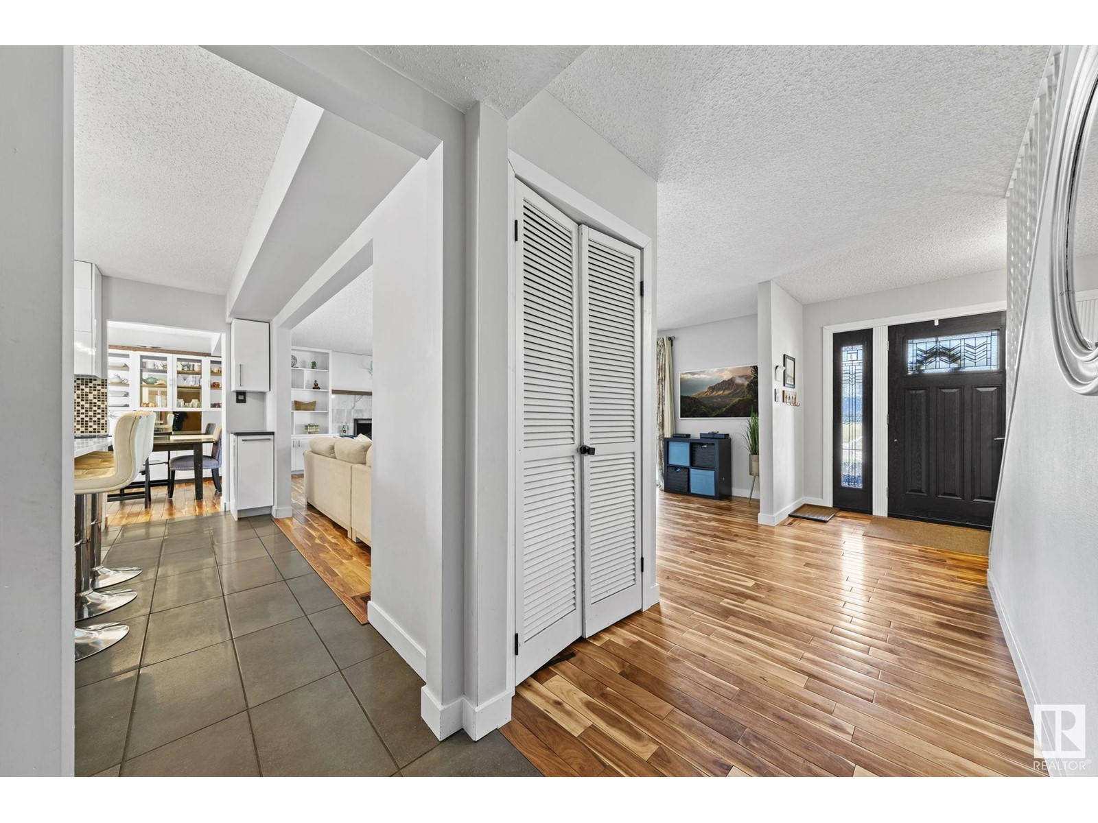 Property at 9015 140 ST NW image 4