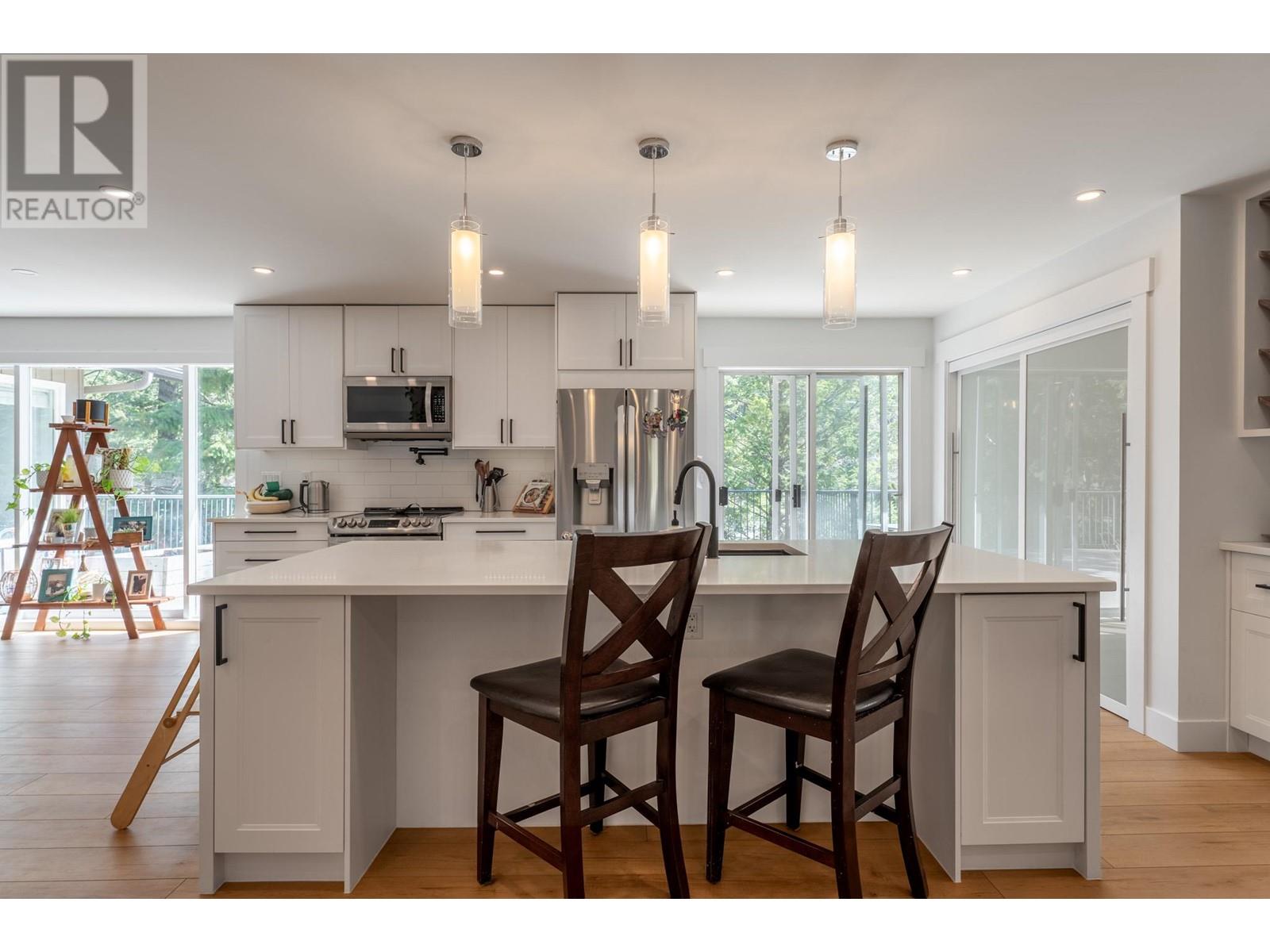 Property at 400 Clifton Road image 3